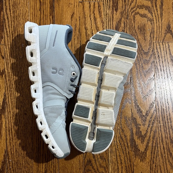 On Cloud Men's Light Gray Athletic Shoes - Picture 5 of 6